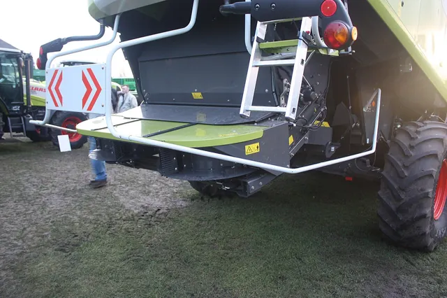 2009 年 CLAAS LEXION 秸秆切碎器；历史结构照片。