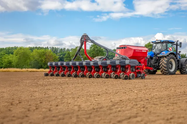 HORSCH Maestro 12 TX 田间机具照片。