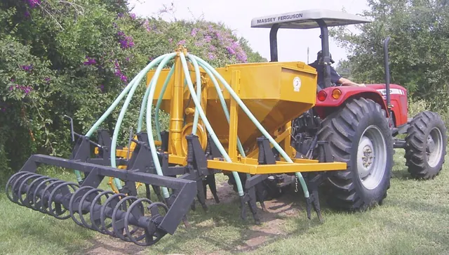 Ndume Mounted Direct Drill 悬挂式直接播种机。