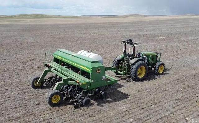 Sabanto 系统设计案例中的 John Deere 1590 自主免耕播种机组。