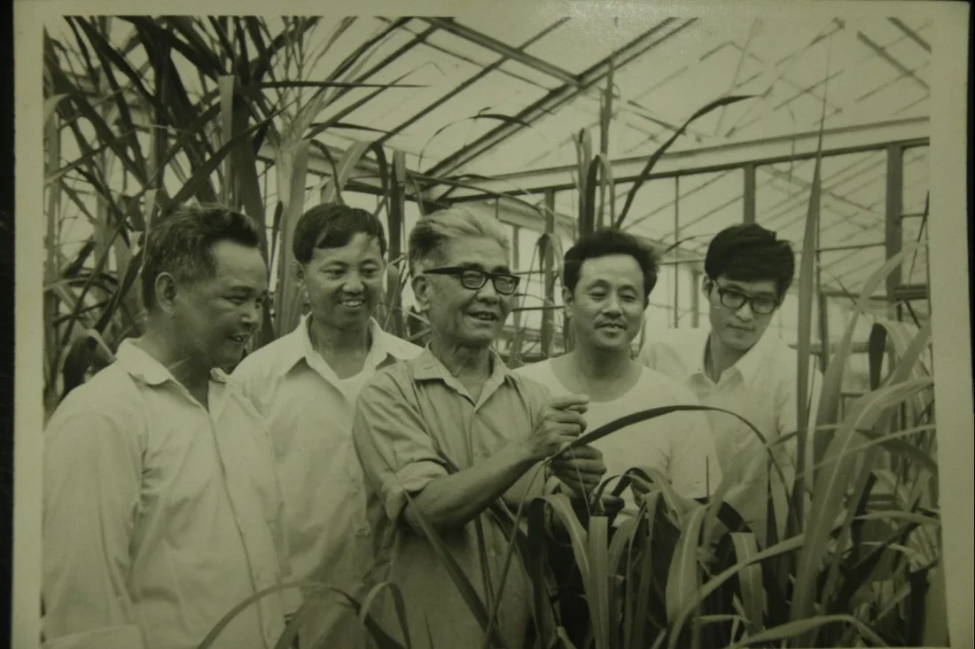 周可涌教授与科研助手